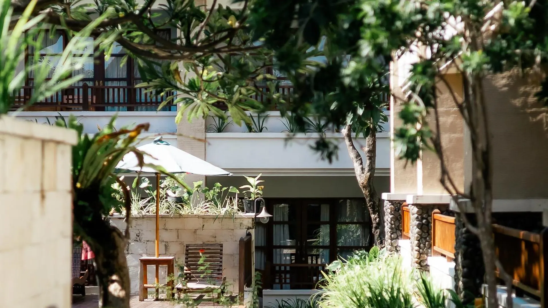 Fourteen Roses Beach Hotel Legian 3*,  Indonesia