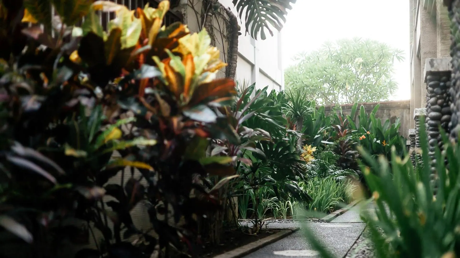 Fourteen Roses Beach Hotel Legian