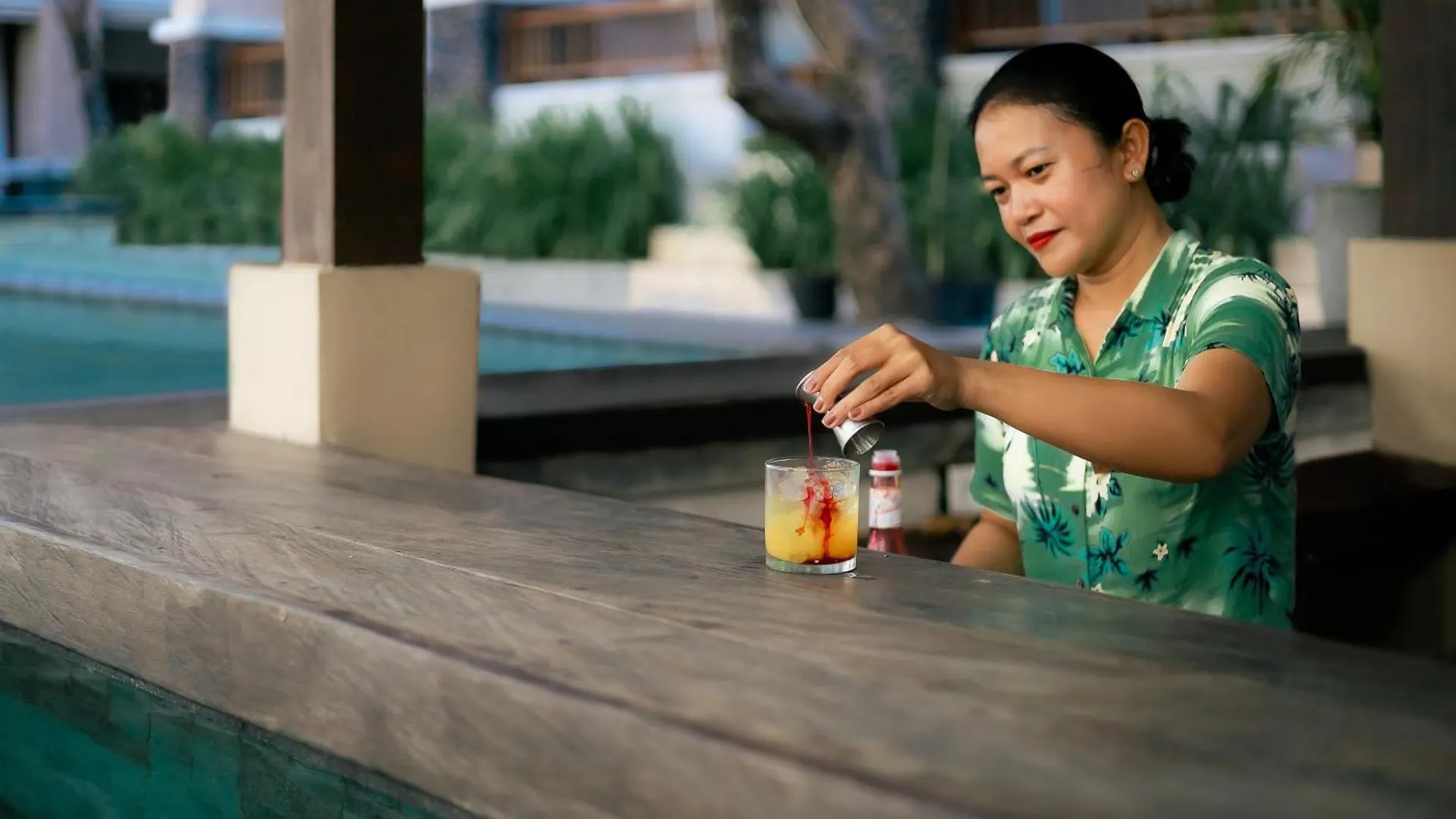 Fourteen Roses Beach Hotel Legian 3*,
