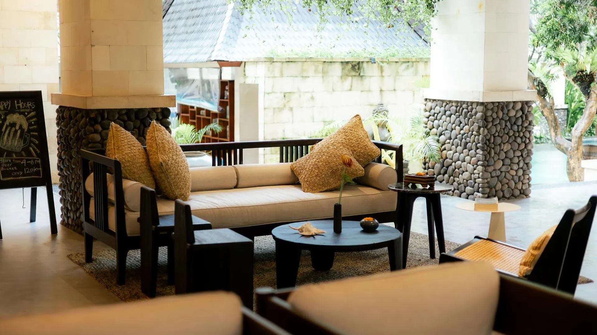 Fourteen Roses Beach Hotel Legian