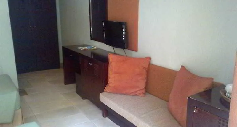 Fourteen Roses Beach Hotel Legian